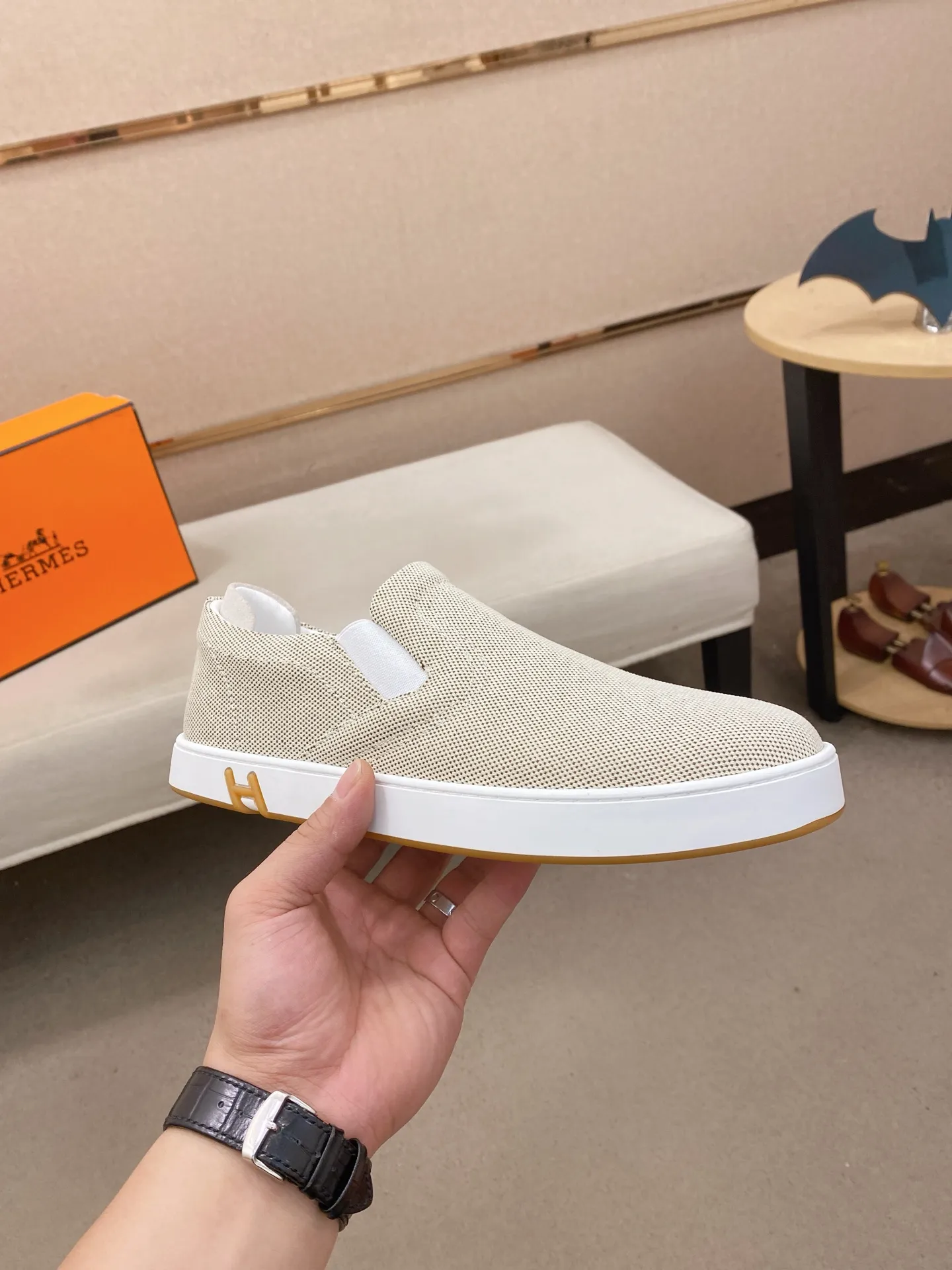 Men's clothing and shoes💰: 442💰《HERMES》【Classic original single version】Hermès; top 🔝purchase agent🔍🔍men's latest 🇺🇸 counter sales simultaneously, imported from Italy original ▲▲cowhide ▲▲ (high-end, nobility, class) ) Exquisite workmanship (Italian 🇮🇹 imported water-dyed 🐂 cowhide lining) sole: original sole provided by the original factory, ⚠️exclusive double-layer activity·TPR·rubber·combined molded outsole; super comfortable·wear-resistant·non-slip·environmental protection The real thing is more beautiful if you take the real thing (high quality, follow the order). You can enter and exit the counter at will * Number of yards: 38-44 (45 can be customized and cannot be returned or exchanged)